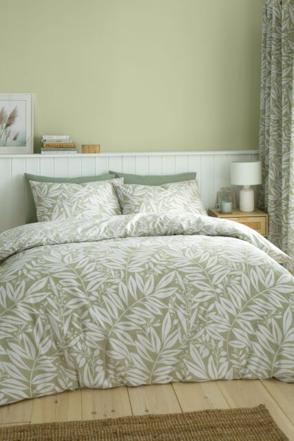Catherine Lansfield 'Sorrel Leaf' Reversible Duvet Cover Set in Green - Size: Single - image 1