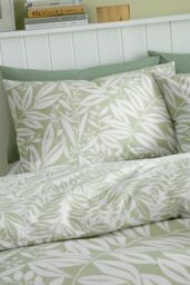Catherine Lansfield 'Sorrel Leaf' Reversible Duvet Cover Set in Green - Size: Single - thumbnail 3