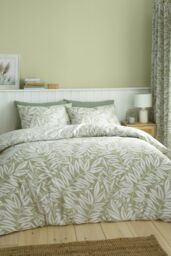 Catherine Lansfield 'Sorrel Leaf' Reversible Duvet Cover Set in Green - Size: Single - thumbnail 1
