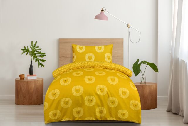 Smart Living Luxury Super Soft Lion Reversible Duvet Set & Pillowcases in Gold - Size: Single
