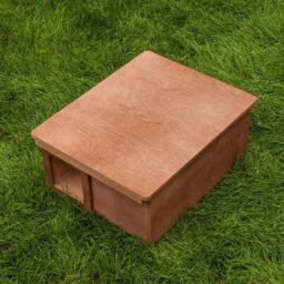 Buttercup Farm Hedgehog Nest Box - Plywood - L47 x W38 x H22 cm in Brown