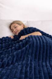 Dyzi Supersoft Ribbed Fleece Throw Blanket for Couch & Bed - Cozy Jacquard Home Blanket in Navy - Size: 150 cm x 200 cm - thumbnail 2