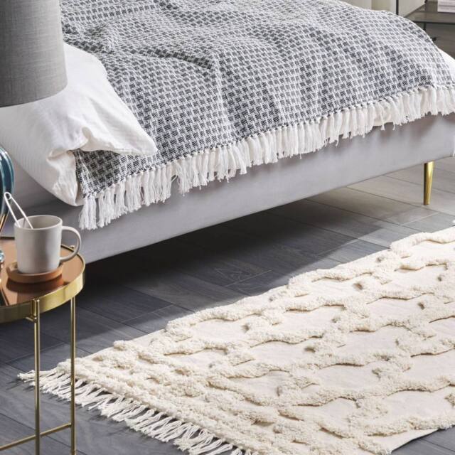 Wyld and Coco Beige Cotton Area Rug 80 x 150 cm - Moroccan Quatrefoil with Tassels - Size: 80 cm x 150 cm - image 1