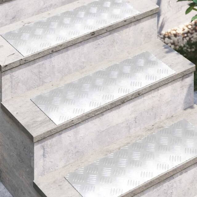 Berkfield Home Modern Aluminium Checker Plates 4 pcs Anti-Slip 60x20 cm in Silver - Size: Medium - image 1