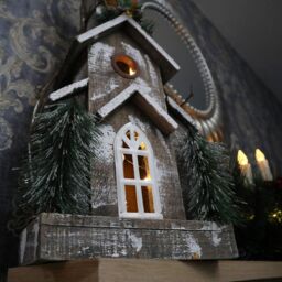 Shatchi Christmas Decoation Battery Operated Wooden House Tabletop Decorated with Berries, Pines & Small Warm White Bulbs in Brown - thumbnail 5