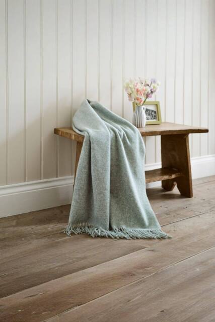 The Lyndon Company Arthington Faux Cashmere 640gsm Supersoft Yarn Jacquard Throw in Green - Size: 130 cm x 180 cm - image 1
