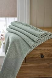 The Lyndon Company Arthington Faux Cashmere 640gsm Supersoft Yarn Jacquard Throw in Green - Size: 130 cm x 180 cm - thumbnail 3