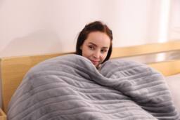 Alivio Sherpa Electric Low Energy Heated Blanket in Grey - Size: 130 cm x 160 cm - thumbnail 6