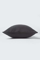 Homescapes Cotton Rajput Ribbed Cushion Cover in Black - Size: 60 cm x 60 cm - thumbnail 2