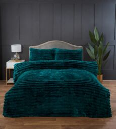 Rapport Home Chunky Ribbed Fur Polyester Soft & Cozy Duvet Cover Set With Pillowcase in Green - Size: King