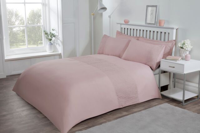 Smart Living Luxury Super Soft Stylish Lace Panel Duvet Cover with Pillowcases in Pink - Size: Super King - image 1
