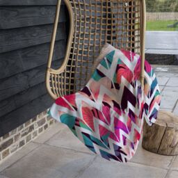 Benjamin Tate Design Tropical Geometric Zig Zags Blanket in Natural - Size: 120 cm x 150 cm - thumbnail 4