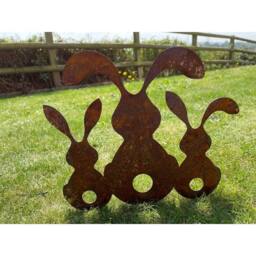 Poppyforge 3 Bunnies on Spike - Bare Metal/Ready to Rust - L23 x W15 x H25.5 cm in Brown - thumbnail 3