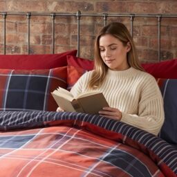 Rapport Home Argyle Design Tartan Polycotton Duvet Set With Pillowcase in Red - Size: King - thumbnail 5