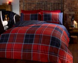 Rapport Home Argyle Design Tartan Polycotton Duvet Set With Pillowcase in Red - Size: King - thumbnail 1