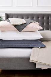 1951 'Luxury 300 Thread Count' Egyptian Cotton Flat Sheet in White - Size: Super King Flat - thumbnail 2