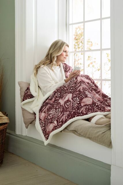 Deyongs Woodland Folk Wine Heated Sherpa Throw - 140x180cm Soft Fleece & Sherpa Lining - 1846 - Size: 140 cm x 180 cm - image 1