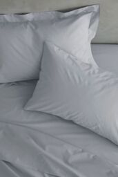 Catherine Lansfield 'Easy Iron Percale' Combed Polycotton 35cm Depth Sheet in Grey - Size: Double Fitted - thumbnail 3