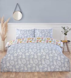 Rapport Home Victorian Bloom Microfibre Reversible Duvet Cover Set with Pillowcase in Blue - Size: King - thumbnail 4