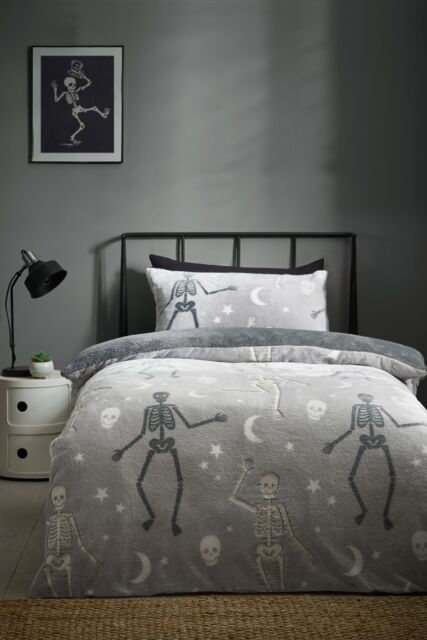 Catherine Lansfield Halloween Skeleton Fleece Glow in the Dark Duvet Cover Set in Grey - Size: Single - image 1
