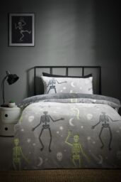 Catherine Lansfield Halloween Skeleton Fleece Glow in the Dark Duvet Cover Set in Grey - Size: Single - thumbnail 2