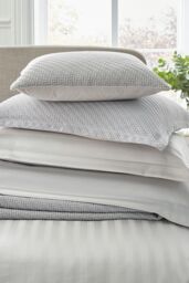 1951 'Adan' Cotton Sateen Oxford Pillowcase in Silver - thumbnail 4