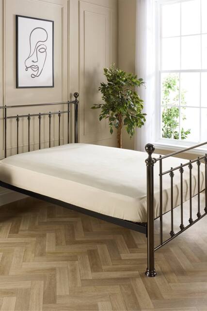 Hotel Pure Luxury 4 Star Fitted Sheet in Cream - Size: King Fitted - image 1
