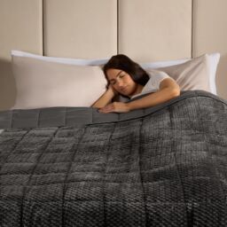 OHS Waffle Fleece Soft Warm Weighted Blanket - 8kg in Charcoal - Size: 150 cm x 180 cm - thumbnail 2