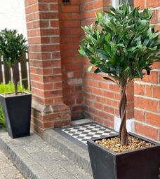 Leaf Pair of 120cm (4ft) Twist Natural Artificial Topiary Bay Laurel Ball Trees in Green - Size: 120 cm