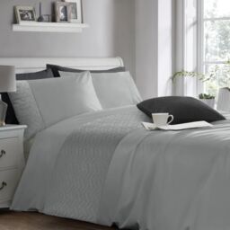 Velosso Quilted Geo Duvet Cover & Pillowcase Set in Silver - Size: Super King - thumbnail 2