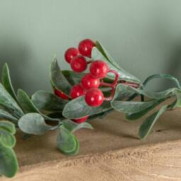 Samuel Alexander 1.90m Festive Garland with Green Seasonal Leaves & Red Berries - thumbnail 4