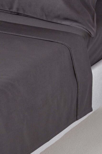 Homescapes Egyptian Cotton Flat Sheet 1000 Thread Count in Charcoal - Size: Single Flat - image 1