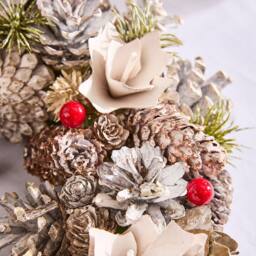 Dibor 30cm Red Berry Xmas Wreath Christmas Dining Table Centerpiece in White - thumbnail 5