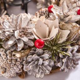 Dibor 30cm Red Berry Xmas Wreath Christmas Dining Table Centerpiece in White - thumbnail 3