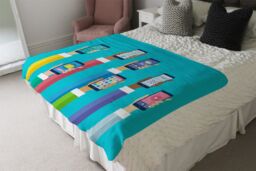 Benjamin Tate Design Hands Holding Smart Phones Blanket in Natural - Size: 120 cm x 150 cm - thumbnail 3