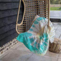 Benjamin Tate Design Tie Dye Pattern Shibori Print Blanket in Natural - Size: 120 cm x 150 cm - thumbnail 4