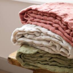 Wylder Walton Waffle Fringed Throw in Green - Size: 130 cm x 180 cm - thumbnail 4