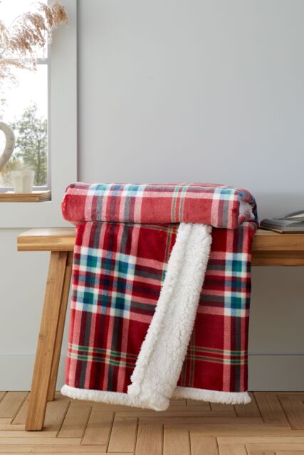 Catherine Lansfield 'Cosy Kelso Check' Blanket Throw in Red - Size: 130 cm x 170 cm - image 1