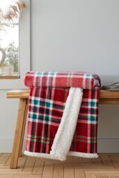 Catherine Lansfield 'Cosy Kelso Check' Blanket Throw in Red - Size: 130 cm x 170 cm