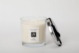 Aroma Naturals Minimalist Luxe Femme Merveilleuse 1-Wick Scented Candle in White - Size: Medium - thumbnail 2