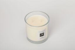 Aroma Naturals Minimalist Luxe Femme Merveilleuse 1-Wick Scented Candle in White - Size: Medium - thumbnail 4