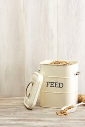 Living Nostalgia Antique Cream Feed Tin with Metal Scoop - thumbnail 3