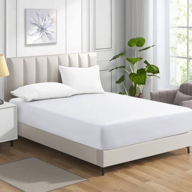Homes-Linen Non Iron Polycotton Fitted Sheet 25cm Deep Easy Care Percale in White - Size: Single - image 1