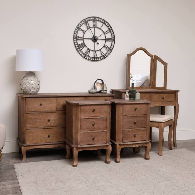 Melody Maison Dark Wood Dressing Table Set, Chest Of Drawers & Pair Of Bedside Tables - Ashwell Range in Dark Brown