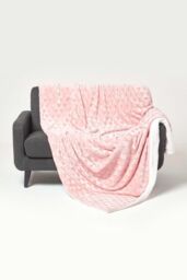 Homescapes Geometric Triangle Velvet Throw in Pink - Size: 160 cm x 200 cm