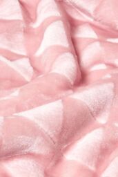 Homescapes Geometric Triangle Velvet Throw in Pink - Size: 160 cm x 200 cm - thumbnail 4
