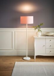ValueLights Charlie White Metal Single Stem Floor Lamp with Fabric Drum Lamp Shade in Dusty Pink