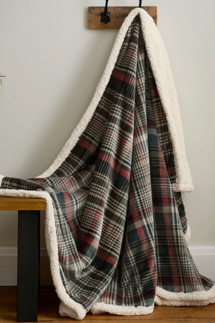Dreams & Drapes 'Bennet Check' Fleece & Sherpa Reverse Throw in Green - Size: 150 cm × 200 cm - image 1