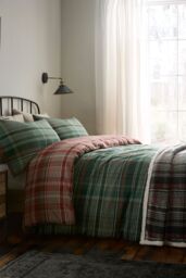 Dreams & Drapes 'Bennet Check' Fleece & Sherpa Reverse Throw in Green - Size: 150 cm × 200 cm - thumbnail 4