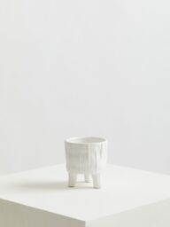 Orsina Versatile White Small Planter, Lightweight Large Garden Flower Pot, Stylish Design Planter For Plants - thumbnail 4